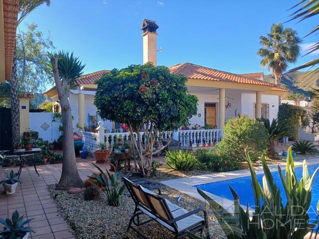 Villa de Las Palmas : Resale Villa for Sale in Arboleas, Almería