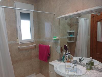 Villa de Las Palmas : Resale Villa in Arboleas, Almería