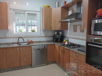 Villa de Las Palmas : Resale Villa in Arboleas, Almería