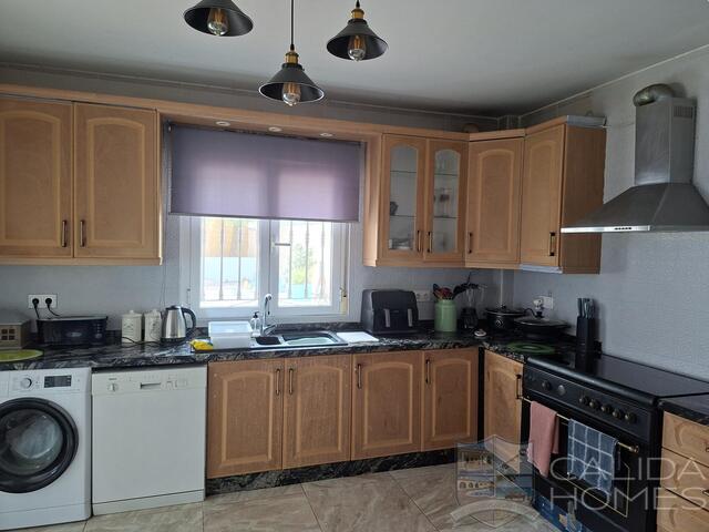 Villa de Luces: Resale Villa for Sale in Arboleas, Almería