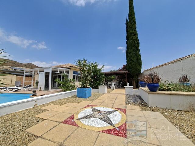 Villa de Luces: Resale Villa for Sale in Arboleas, Almería