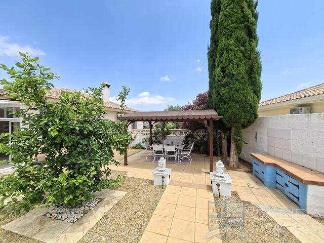 Villa de Luces: Resale Villa for Sale in Arboleas, Almería
