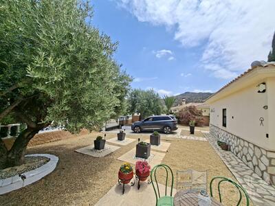 Villa de Luces: Resale Villa in Arboleas, Almería