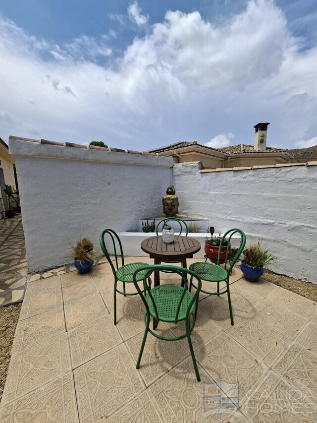 Villa de Luces: Resale Villa for Sale in Arboleas, Almería