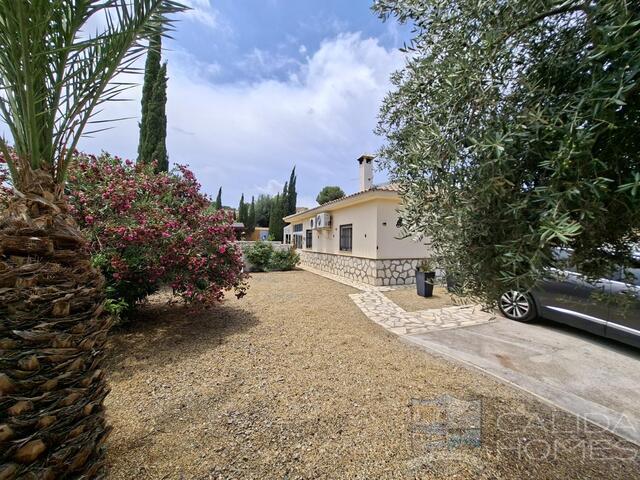 Villa de Luces: Resale Villa for Sale in Arboleas, Almería