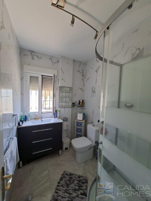 Villa de Luces: Resale Villa for Sale in Arboleas, Almería
