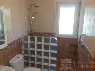 Villa de Yuccas : Resale Villa in Arboleas, Almería