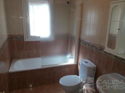 Villa de Yuccas : Resale Villa in Arboleas, Almería
