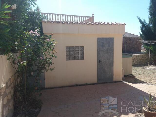 Villa de Yuccas : Resale Villa for Sale in Arboleas, Almería