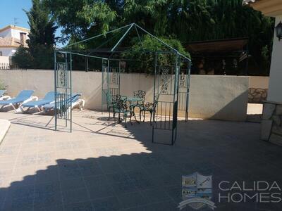 Villa de Yuccas : Resale Villa in Arboleas, Almería