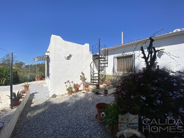 Villa Del Carmen : Resale Villa for Sale in Somontin, Almería