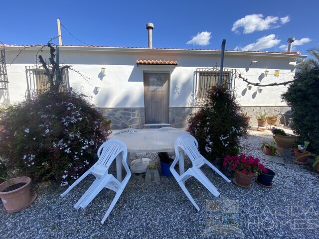 Villa Del Carmen : Resale Villa for Sale in Somontin, Almería