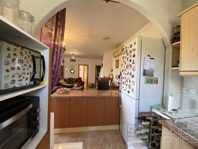 Villa Del Carmen : Resale Villa for Sale in Somontin, Almería