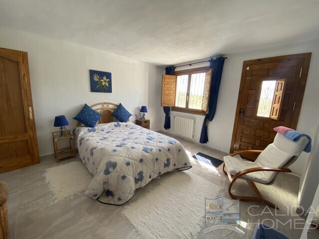 Villa Del Carmen : Resale Villa for Sale in Somontin, Almería