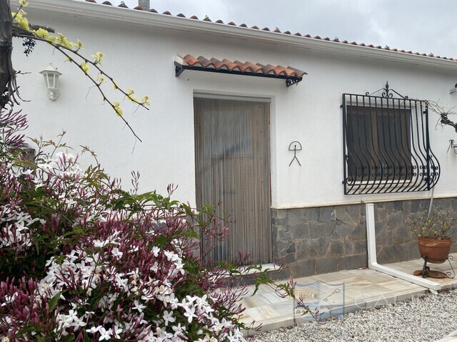 Villa Del Carmen : Resale Villa for Sale in Somontin, Almería
