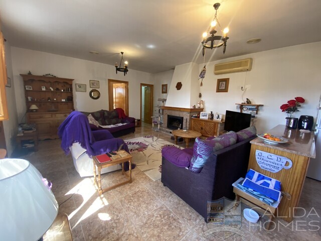 Villa Del Carmen : Resale Villa for Sale in Somontin, Almería