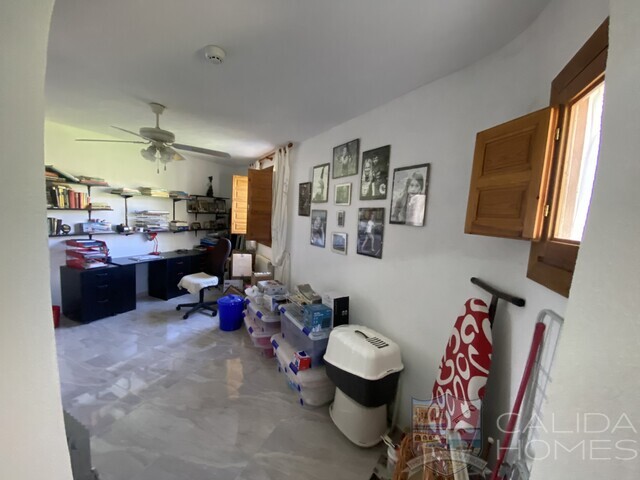 Villa Del Carmen : Resale Villa for Sale in Somontin, Almería