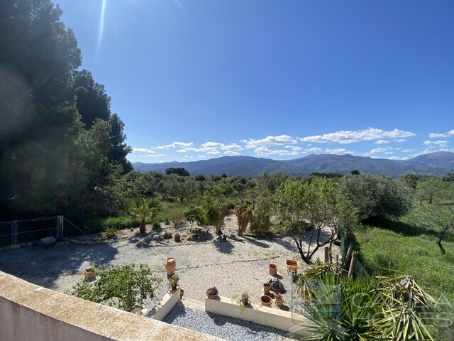 Villa Del Carmen : Resale Villa for Sale in Somontin, Almería