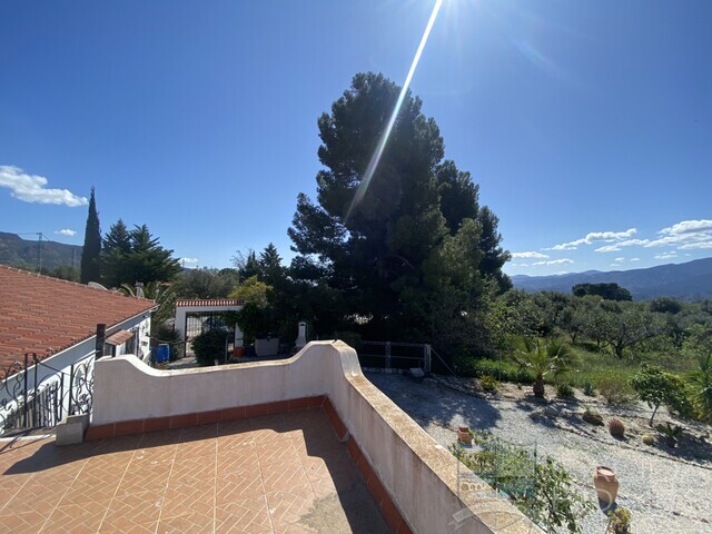 Villa Del Carmen : Resale Villa for Sale in Somontin, Almería