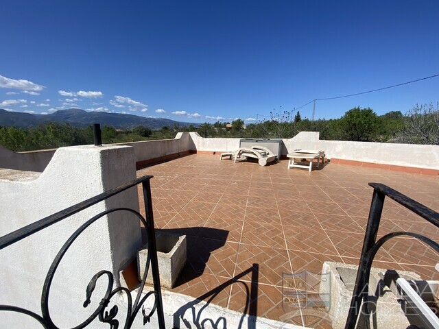 Villa Del Carmen : Resale Villa for Sale in Somontin, Almería