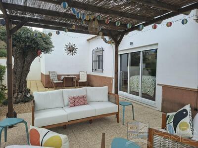 Villa Delight : Resale Villa in Arboleas, Almería