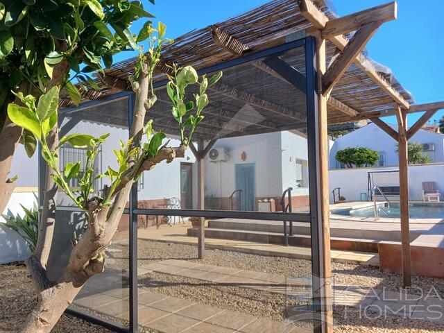 Villa Delight : Resale Villa for Sale in Arboleas, Almería
