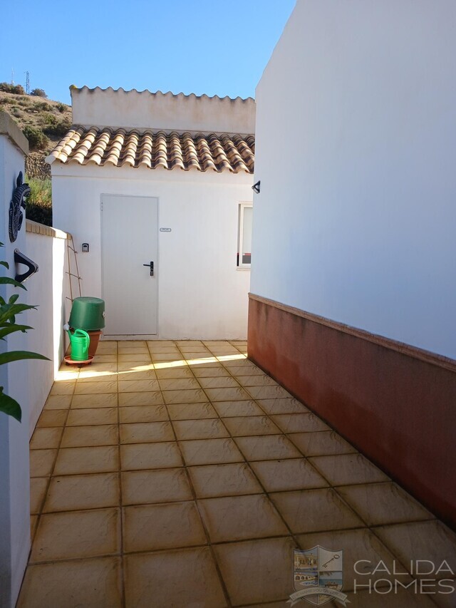 Villa Delight : Resale Villa for Sale in Arboleas, Almería