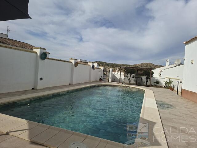 Villa Delight : Resale Villa for Sale in Arboleas, Almería