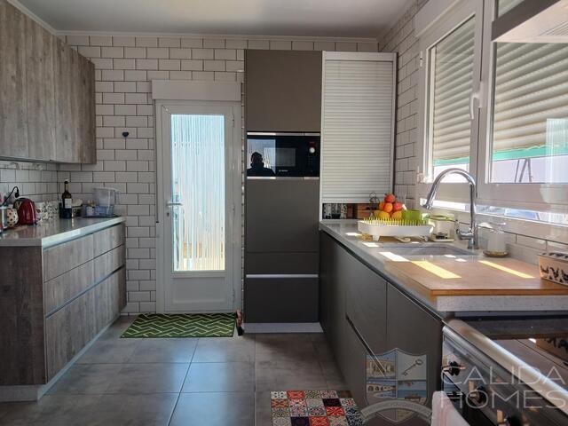 Villa Delight : Resale Villa for Sale in Arboleas, Almería