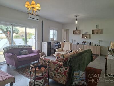 Villa Delight : Resale Villa in Arboleas, Almería