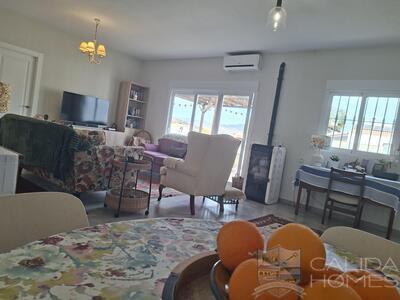 Villa Delight : Resale Villa in Arboleas, Almería