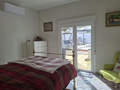 Villa Delight : Resale Villa in Arboleas, Almería