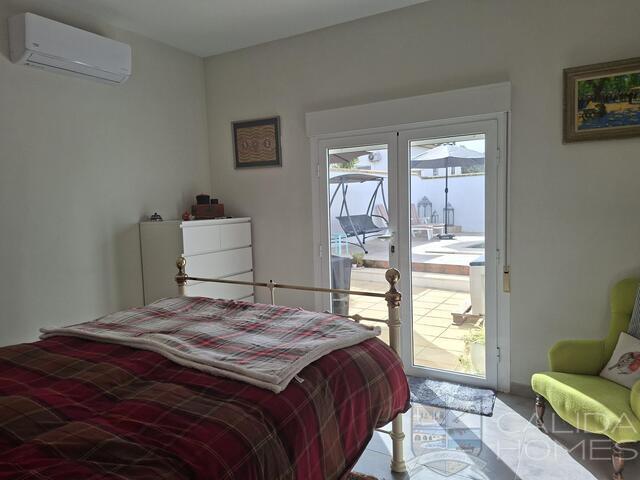 Villa Delight : Resale Villa for Sale in Arboleas, Almería