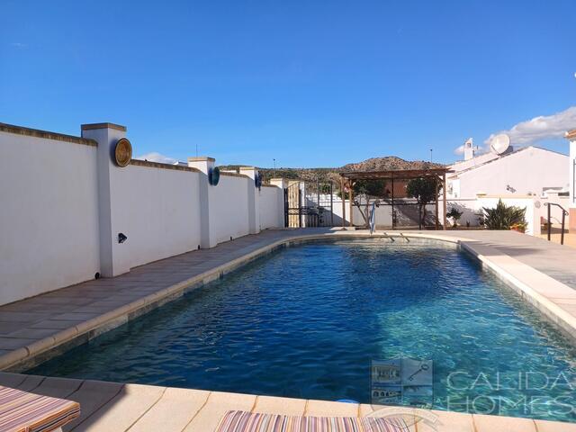 Villa Delight : Resale Villa for Sale in Arboleas, Almería