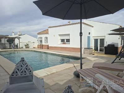 Villa Delight : Resale Villa in Arboleas, Almería