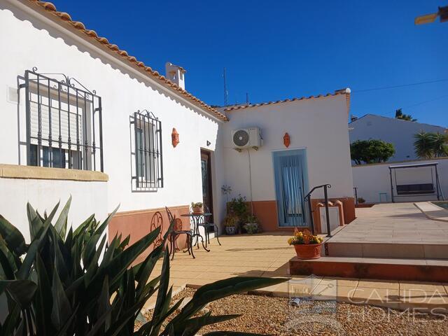 Villa Delight : Resale Villa for Sale in Arboleas, Almería