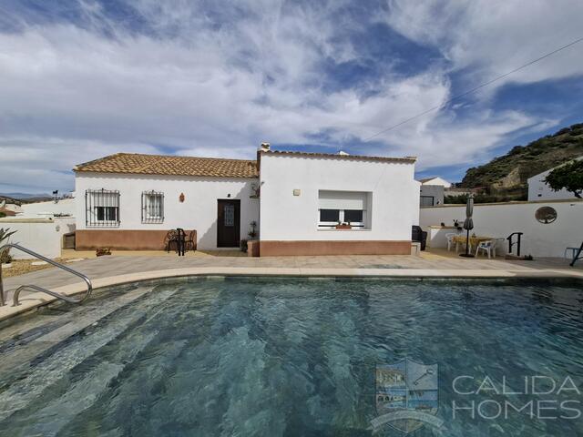 Villa Delight : Resale Villa for Sale in Arboleas, Almería