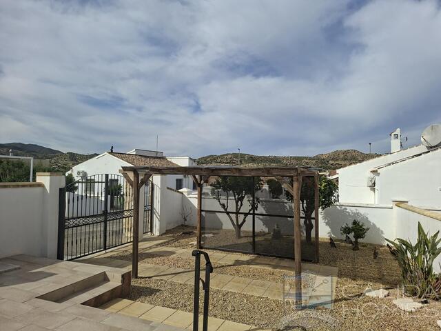 Villa Delight : Resale Villa for Sale in Arboleas, Almería