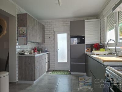 Villa Delight : Resale Villa in Arboleas, Almería