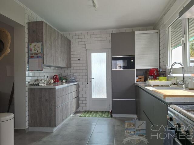 Villa Delight : Resale Villa for Sale in Arboleas, Almería