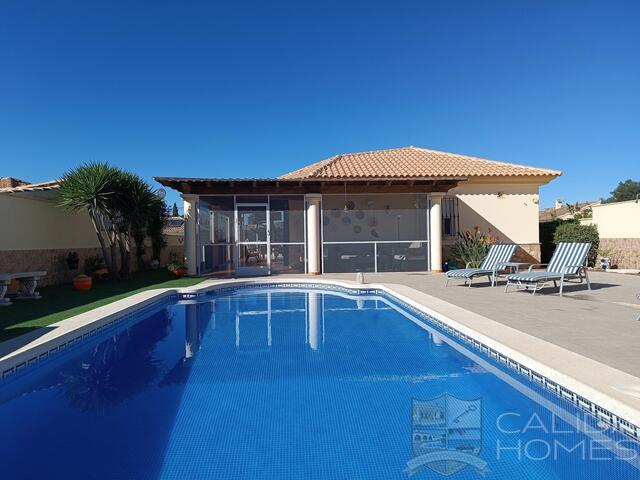 Villa Delphus : Resale Villa for Sale in Arboleas, Almería