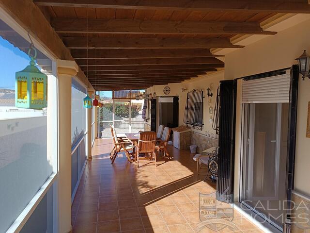 Villa Delphus : Resale Villa for Sale in Arboleas, Almería