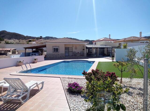 Villa Días Felices: Resale Villa for Sale in Arboleas, Almería