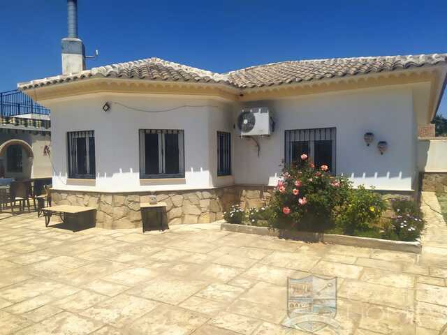 Villa Dotty : Resale Villa for Sale in Arboleas, Almería