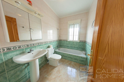 Villa Dulce : Resale Villa in Arboleas, Almería