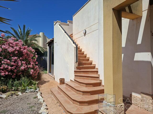 Villa Elefante : Resale Villa for Sale in La Alfoquia, Almería