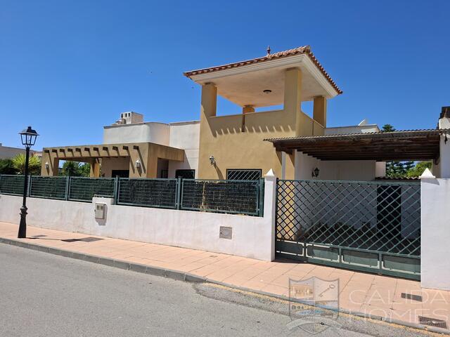 Villa Elefante : Resale Villa for Sale in La Alfoquia, Almería