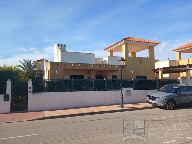 Villa Elefante : 3 Schlafzimmer Villa zu verkaufen