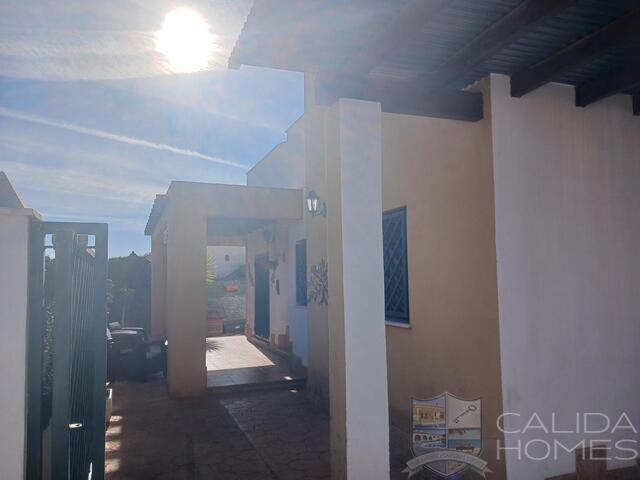 Villa Elefante : Resale Villa for Sale in La Alfoquia, Almería