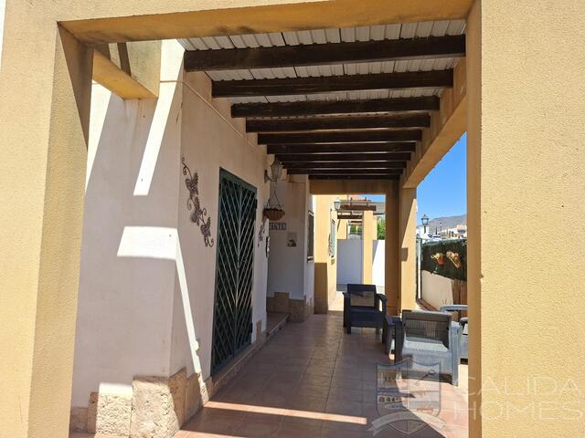 Villa Elefante : Resale Villa for Sale in La Alfoquia, Almería